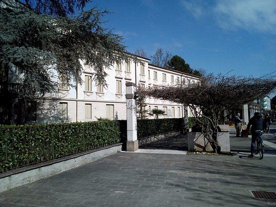 Viale delle Terme